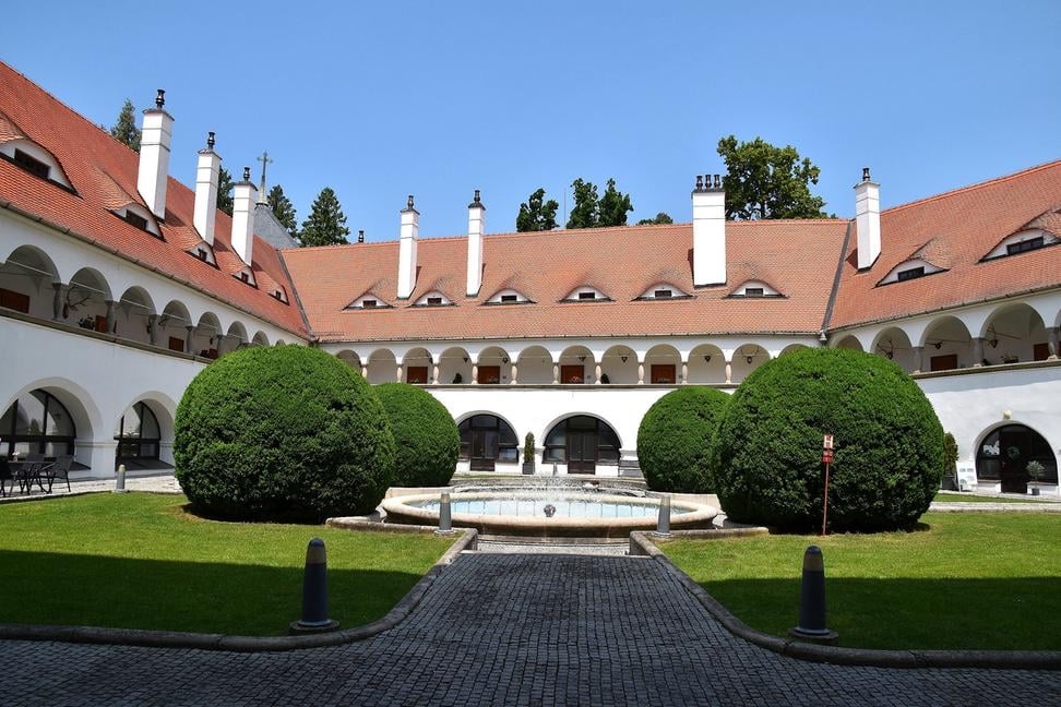 Topoľčianky - kaštieľ a park