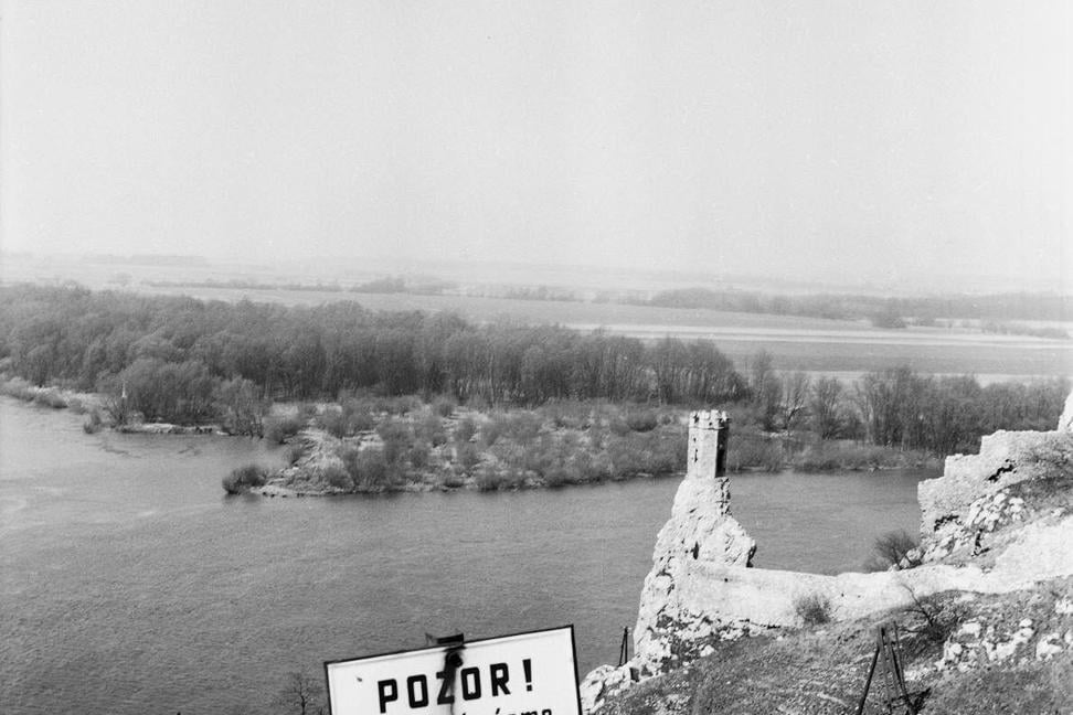 Pozor Cyril a Metod. Vstup len na povolenie.