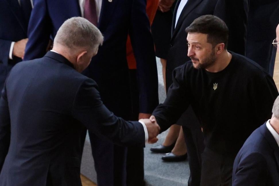Ďalší štátnik príde do Kyjeva no náš súdruh doteraz nenašiel odvahu tam zavítať. Teraz je vhodný čas to zmeniť a pokecať o útokoch na ropovod Družba.