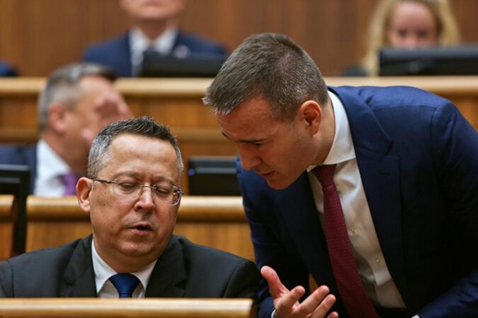 Prepúšťanie úradníkov je mýtus, ministerstvá šetriť nevedia