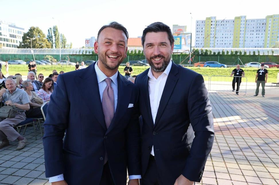 Ďalšie, von oknom vyhodené peniaze Matúša Šutaja Eštoka