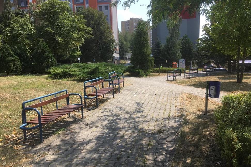 V parku na sídlisku Ťahanovce chýba verejné osvetlenie, petíciou to môžeme zmeniť.