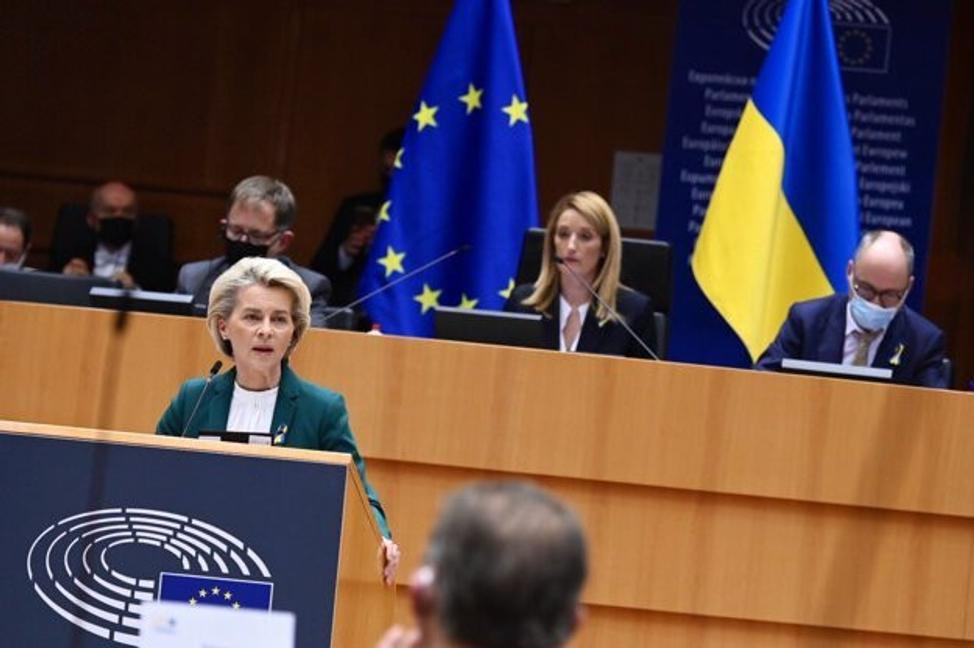 Iba Pán Boh vie a vedel...:  Migrácia v matičke Európe - komplexne ! Hrdinovia - aj slovenskí občania z Východu republiky ! Ursula Layen - im ďakuje!