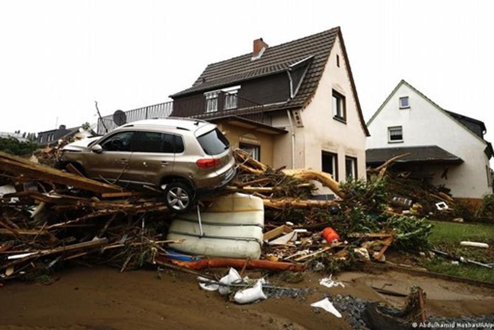 Záplavy, veterné smršte a ľadové krúpy. Mám si dom či byt poistiť alebo nie?