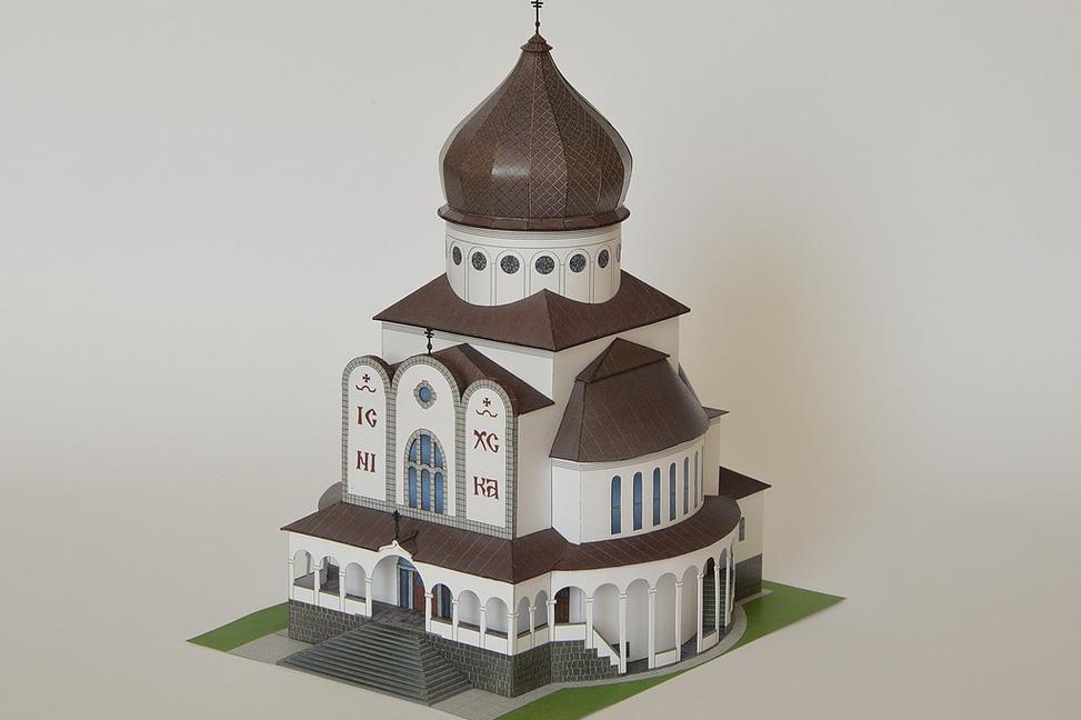 Skutočnosť a model: Chrám sv. Cyrila a Metoda v Stropkove