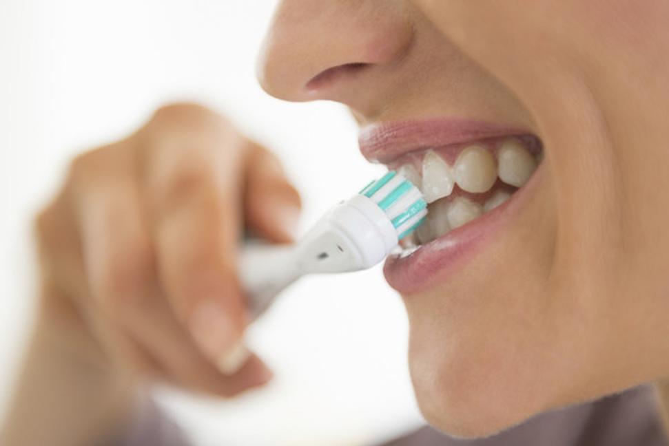 Fluorid v zubnej paste – prospešný pomocník alebo tichý záškodník?