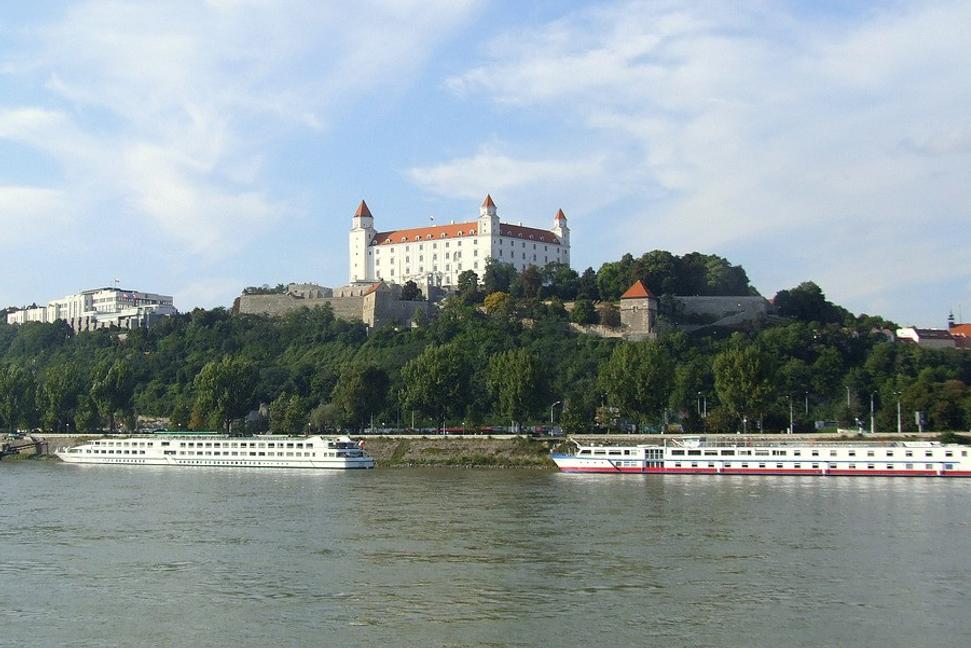 Bratislava - zastávka na trase Viedeň-Budapešť, alebo destinácia?