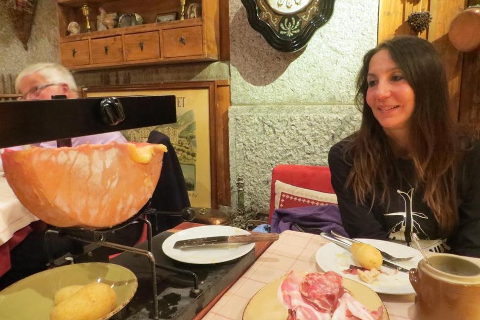 Raclette – švajčiarske národné jedlo