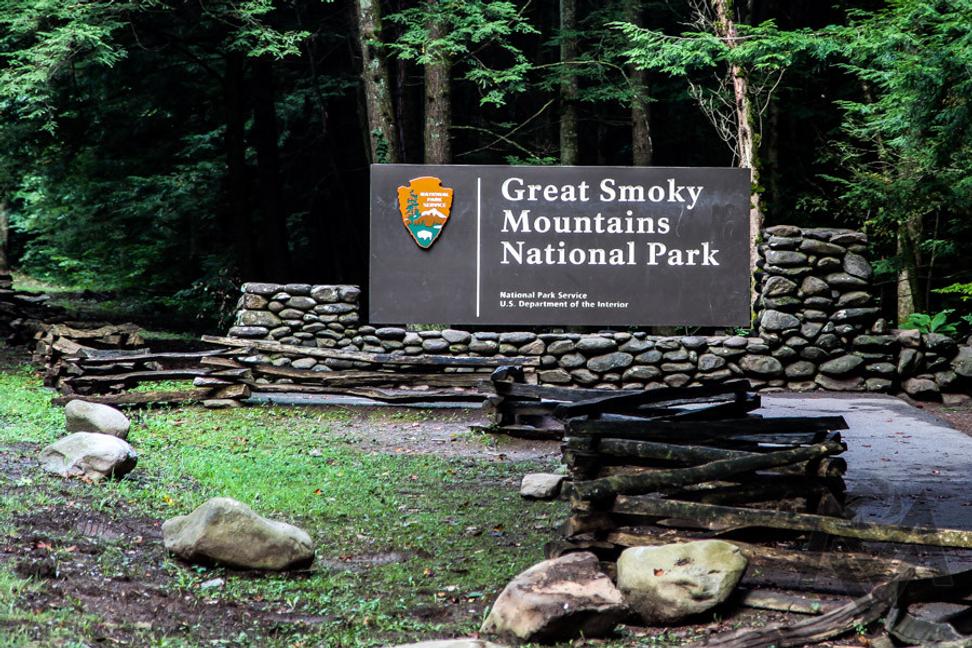 Narodny park Smoky Mountains v Tennessee cast 2