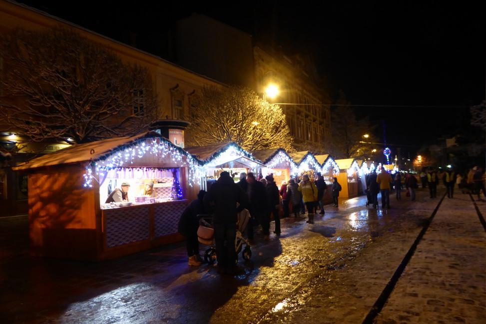 Fotogaléria: Na vianočných trhoch v Košiciach si gurmáni môžu pochutnať na špecialitách