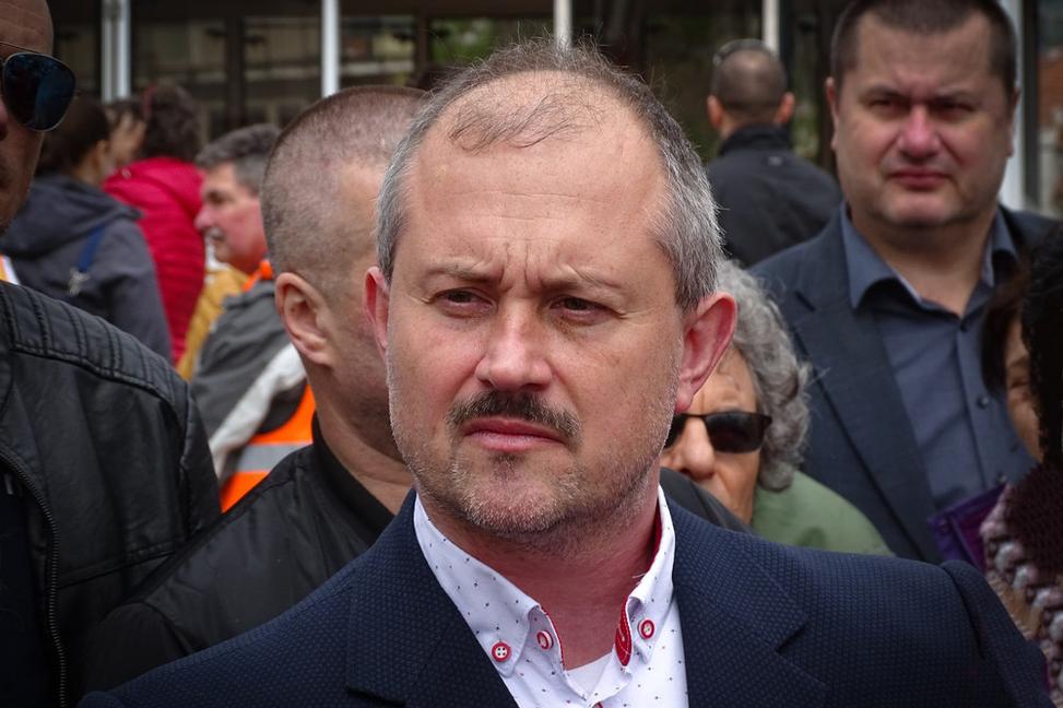 Marian Kotleba sa chcel dostať do parlamentu, no skončil na vrátnici