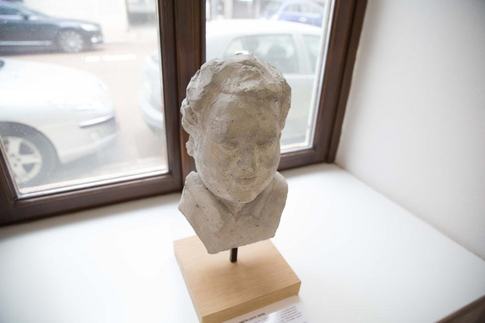 V Česku odhalili bustu Jozefa Kmeťa, blogera SME