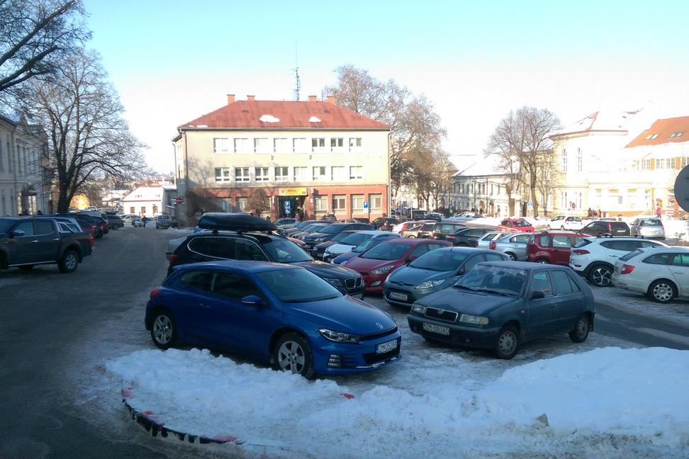 Zlaté Moravce čaká parkovací kolaps vďaka nečinnosti Mestského úradu