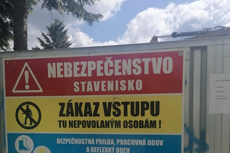 Slovenské Černobyle XXI/2. Bola raz jedna škola. A pár fragmentov z Piešťan.
