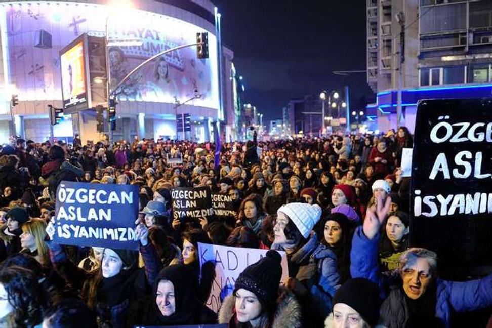 Vražda študentky v Turecku nečakane spojila krajinu v boji proti násiliu na ženách