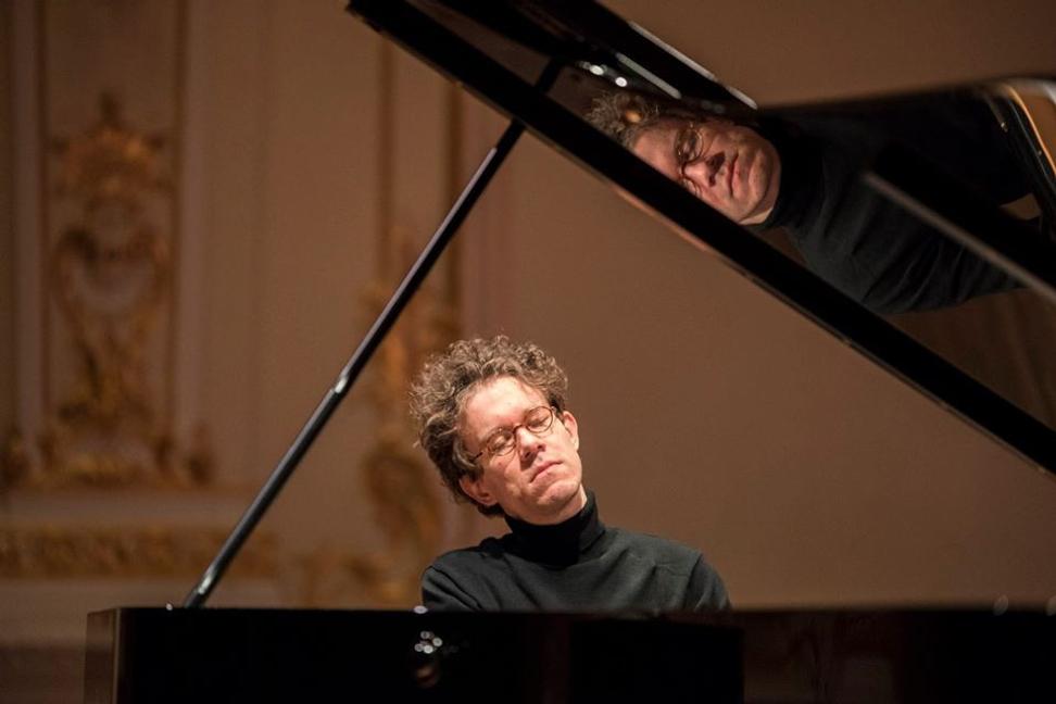 Prvý koncert bez publika v Slovenskej filharmónii - recitál Jakuba Čižmaroviča